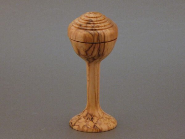 Lidded ring box